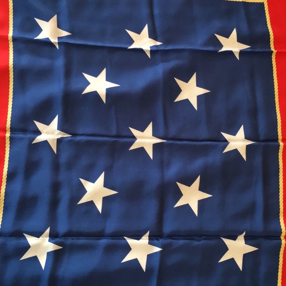 Gucci. ⭐️ Beautiful print. ⭐️😍❤️ - Picture 6 of 8